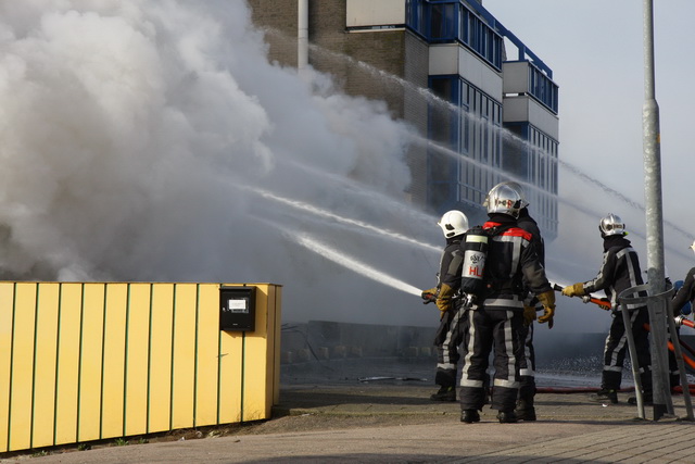 2009/73/2009-03-17 Zeer grote brand Zwanenburgerdijk Zwanenburg 09.jpg